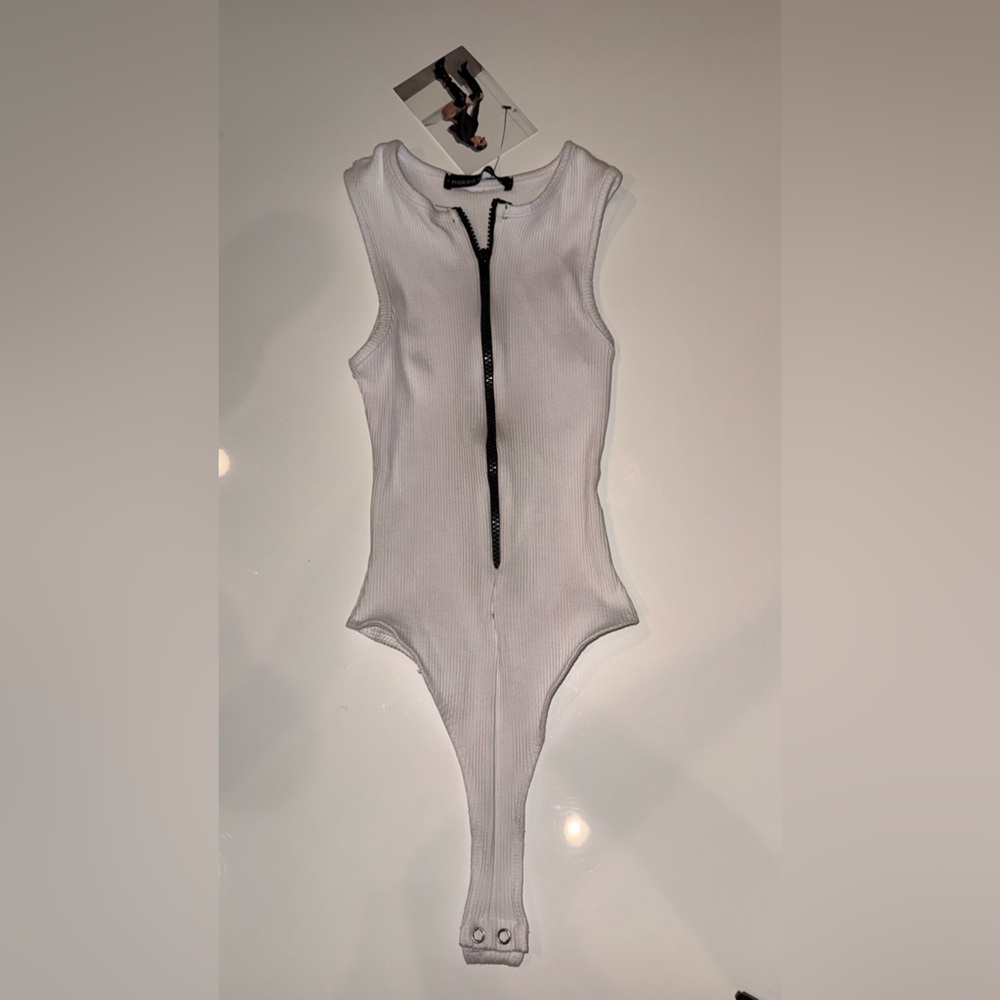 Naked Wardrobe 🖤🤍snatched White || zip front Bodysuit XS | NWT - Picture 4 of 8